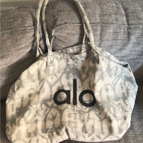 ALO Yoga Black and Gray Patterned Tote Bag - Picture 3 of 3